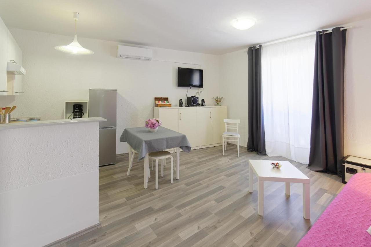 Apartment Anja Porec Exterior photo