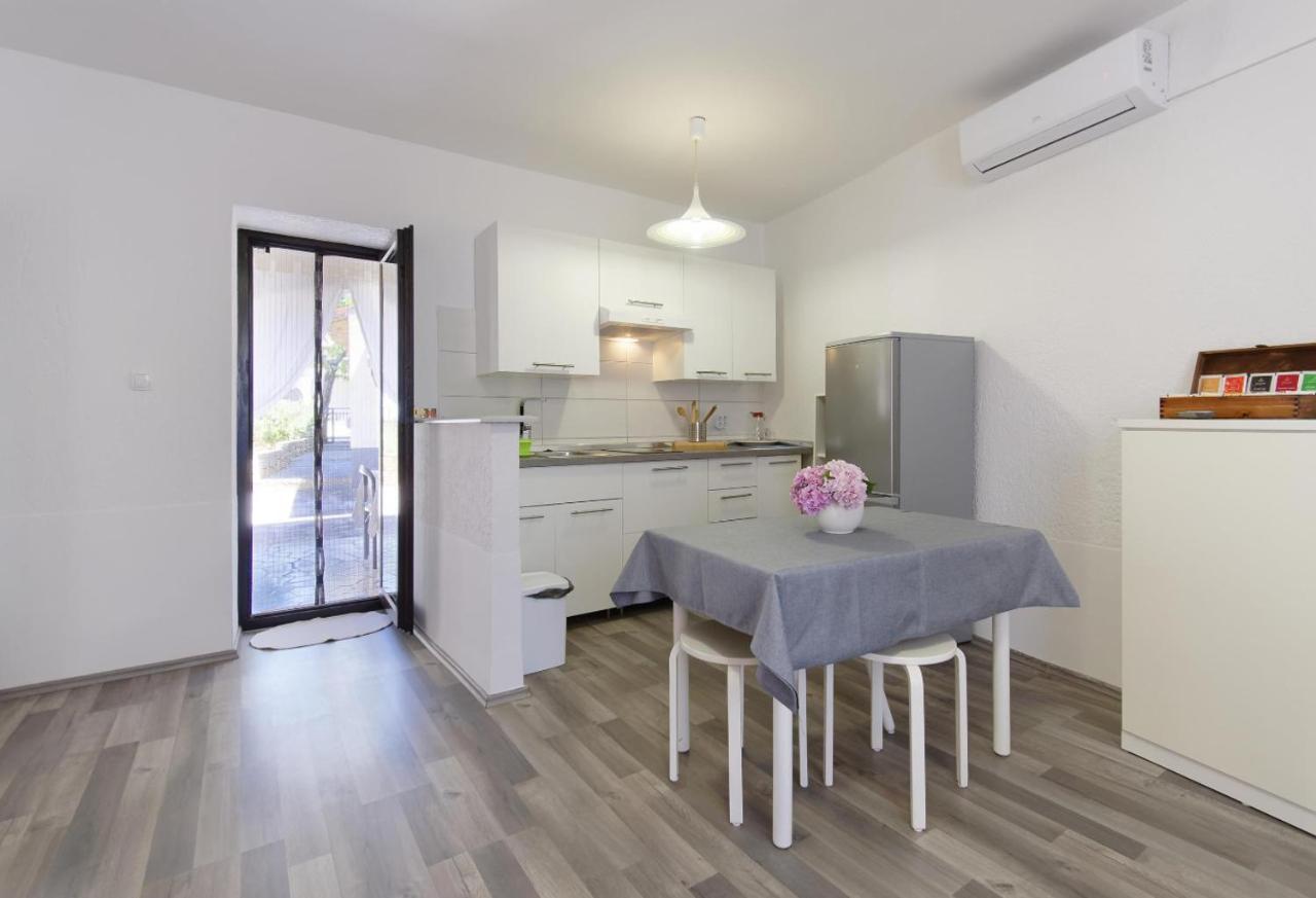Apartment Anja Porec Exterior photo