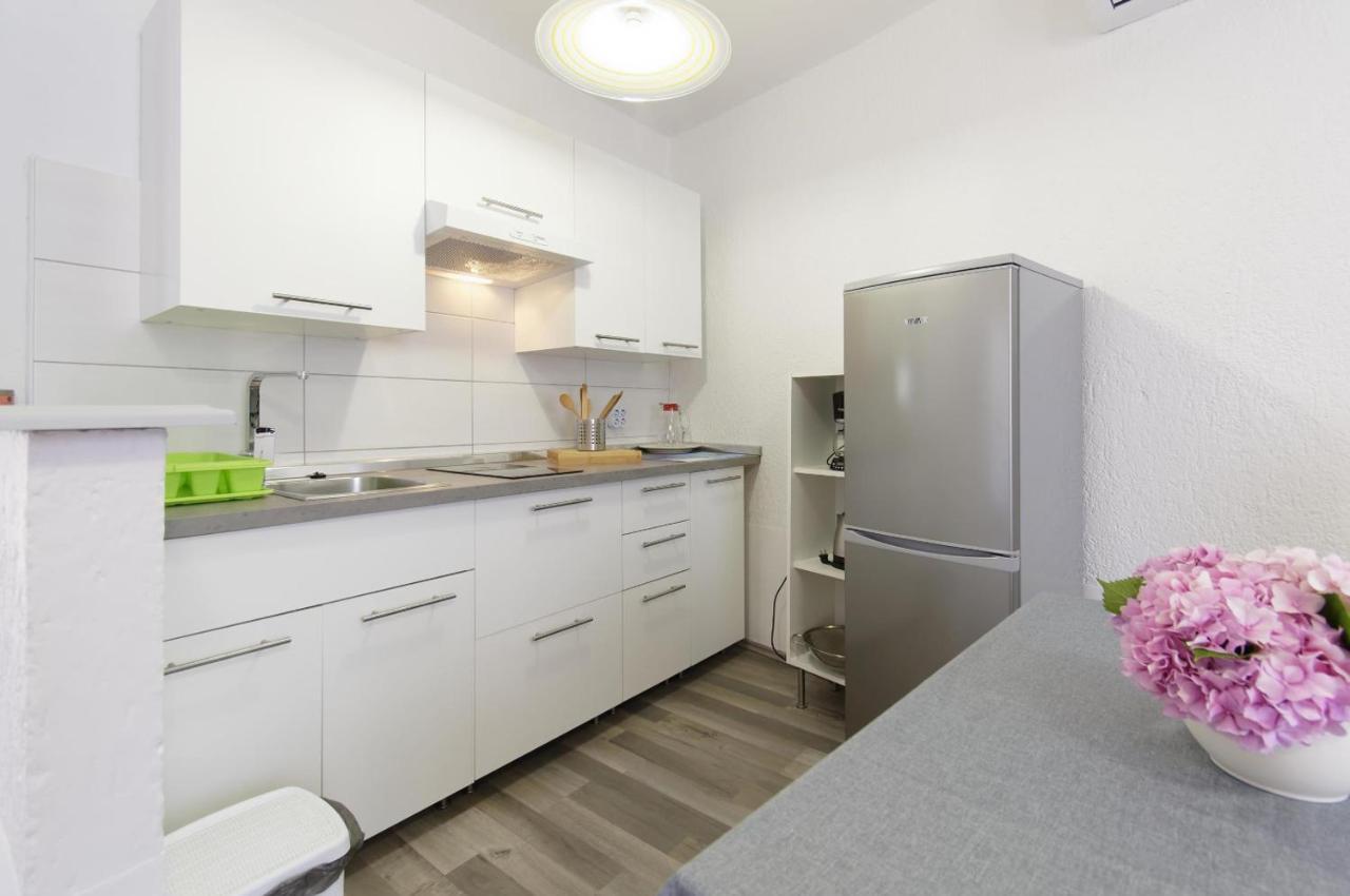 Apartment Anja Porec Exterior photo